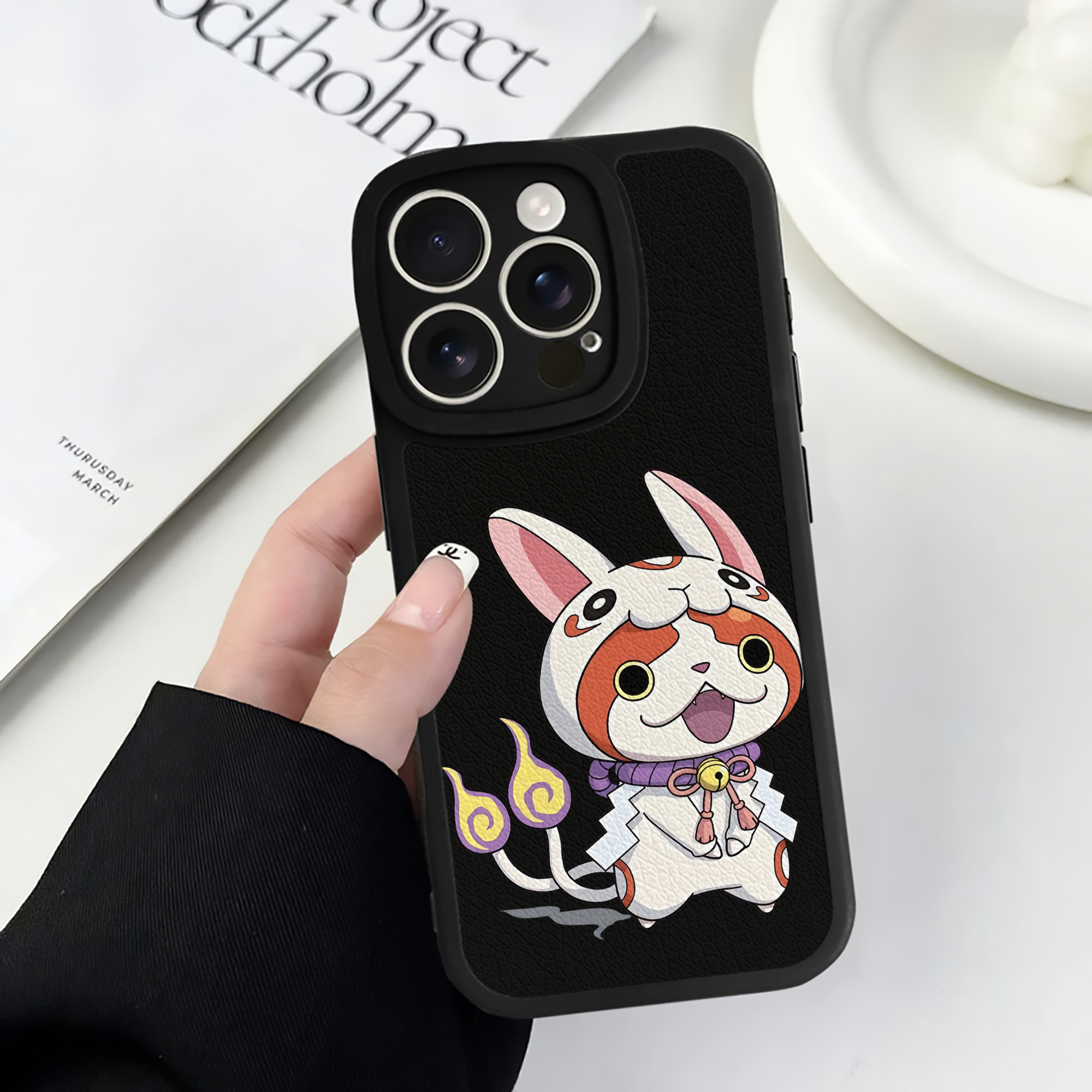 （画像用） 妖怪ウォッチ Yo-kai Watch 【iPhone 16シリーズ対応】シリコンスマホケース（レザー調） 材質：シリコン